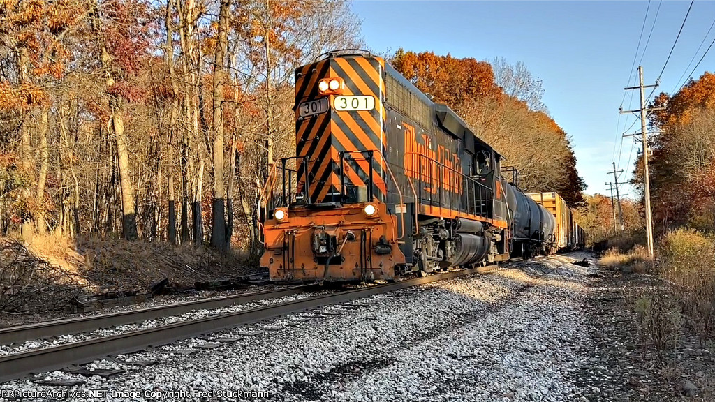 WE 301 returns from Kent & Ravenna on the old EL.